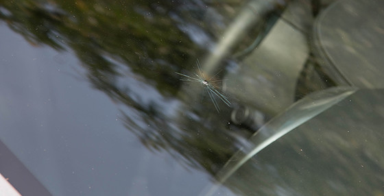 Crack in auto glass, same day repair and mobile service with rapid glass